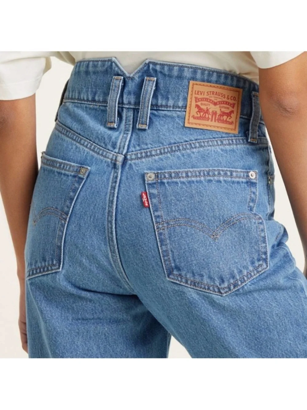 Levi's High Waisted Notch Mom Jeans, Button Fly Size 29 Tapered Leg